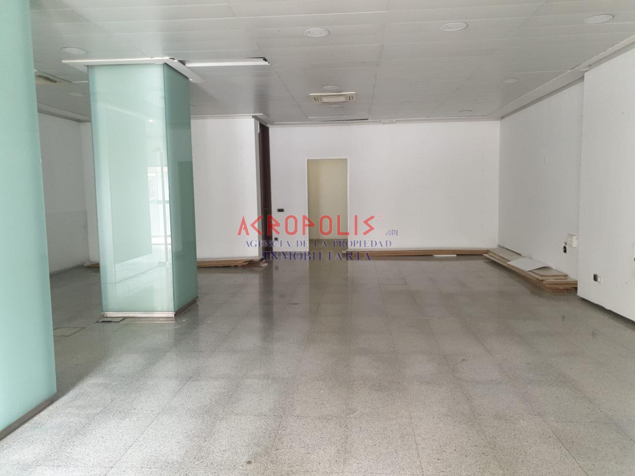 VENTA DE LOCAL EN FERNANDEZ LADREDA, LEON