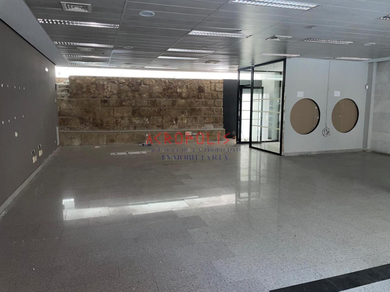 Local en Avenida Alfonso Ix, 9 (Los Almendros)