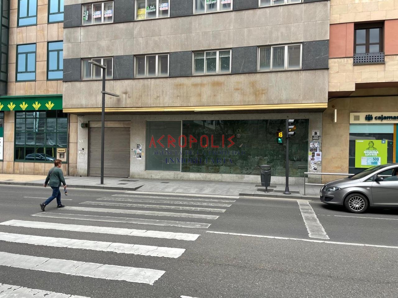 Local en Avenida Alfonso Ix, 9 (Los Almendros)