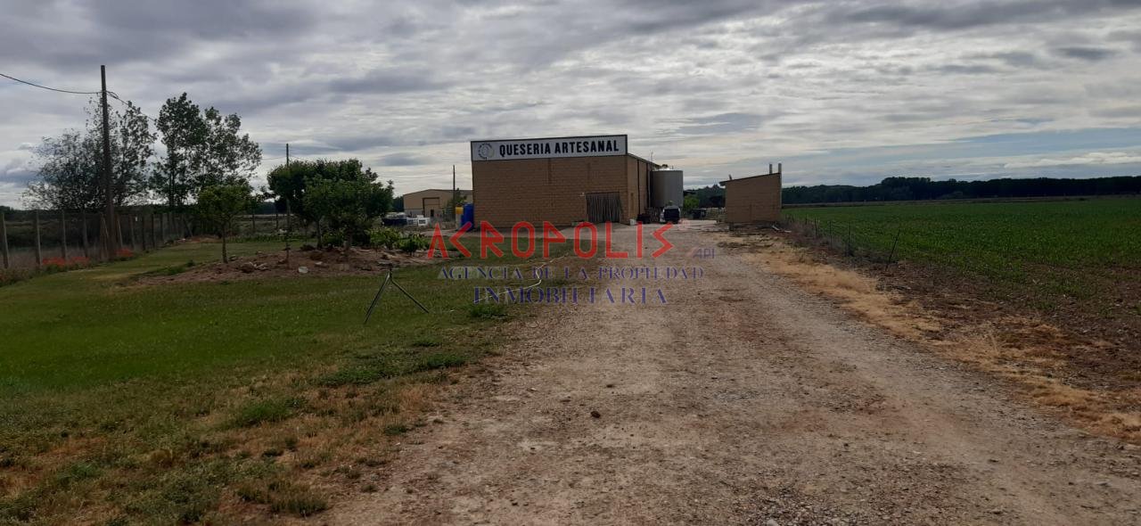 VENTA DE QUESERIA Y VARIOS TERRENOS EN SAN CRISTOBAL DE ENTREVIÑAS