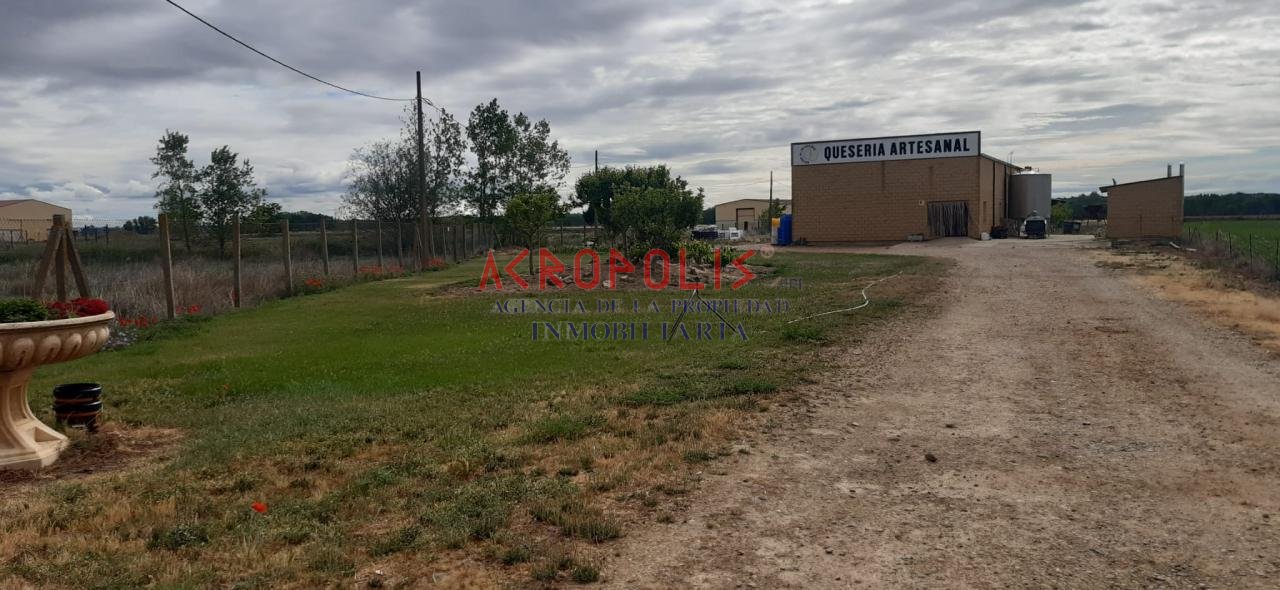 VENTA DE QUESERIA Y VARIOS TERRENOS EN SAN CRISTOBAL DE ENTREVIÑAS