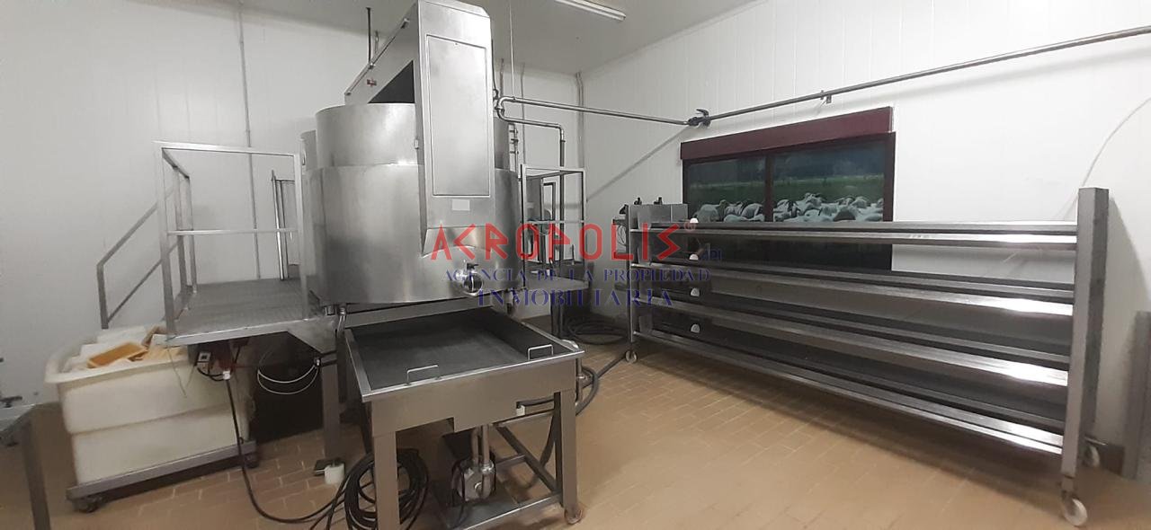 VENTA DE QUESERIA EN SAN CRISTOBAL DE ENTREVIÑAS