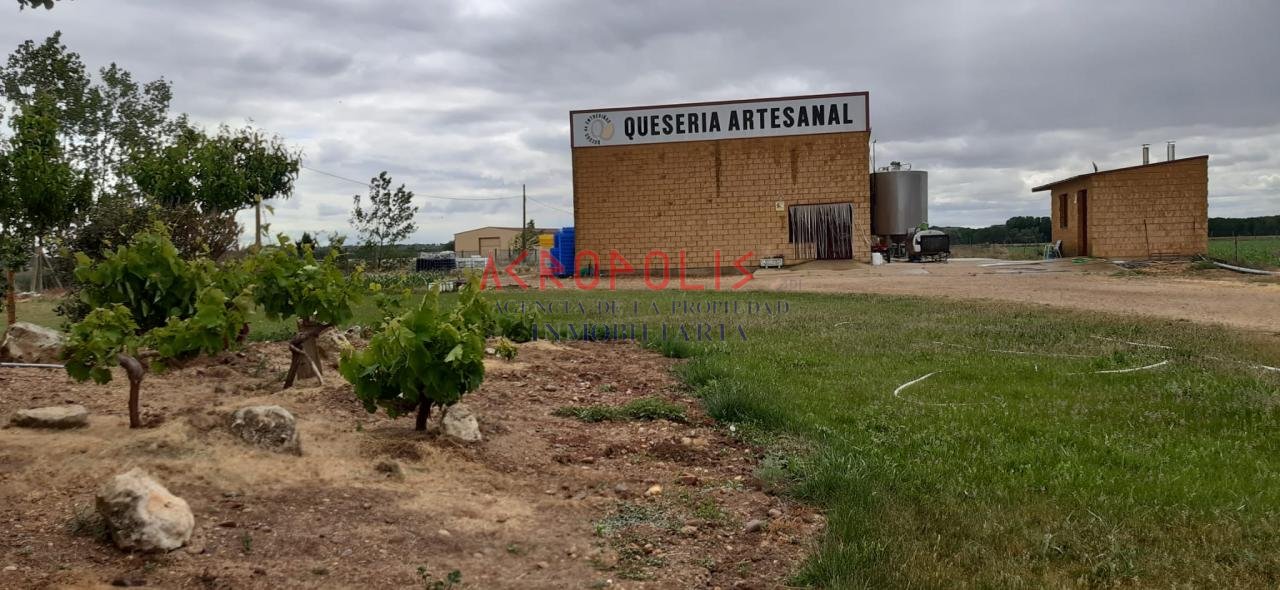 VENTA DE QUESERIA EN SAN CRISTOBAL DE ENTREVIÑAS
